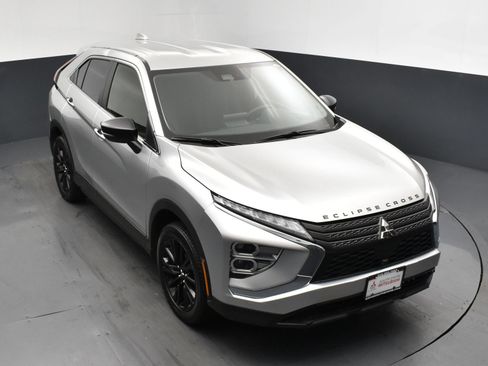 Used 2023 Mitsubishi Eclipse Cross LE AWD/4WD image 17