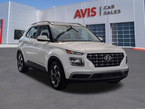 Used 2025 Hyundai Venue SEL FWD image 9