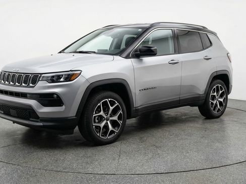 Used 2025 Jeep Compass Limited image 3