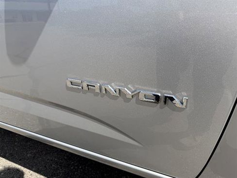 Used 2018 GMC Canyon SLE w/ SLE Convenience Package AWD/4WD image 15