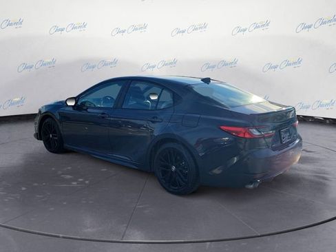 Used 2025 Toyota Camry SE image 3