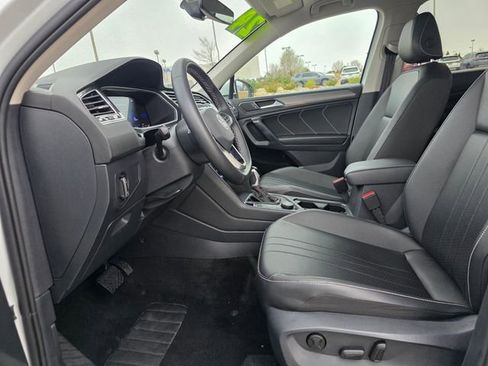Used 2024 Volkswagen Tiguan SE image 24