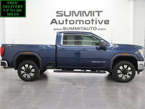 Used 2022 GMC Sierra 2500 SLE w/ SLE Value Package; AWD/4WD image 1