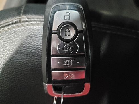 Used 2020 Ford Explorer XLT w/ Equipment Group 202A AWD/4WD image 32