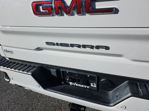 Used 2023 GMC Sierra 1500 AT4 w/ AT4 Premium Package image 4