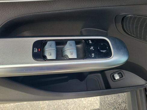 Used 2024 Mercedes-Benz GLC 300 image 19