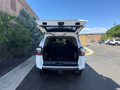 Used 2018 Toyota 4Runner TRD Off-Road Premium w/ Convenience Package AWD/4WD image 11