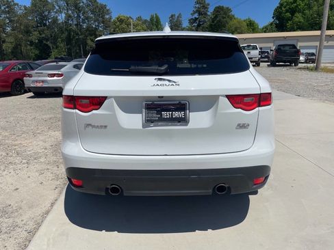 Used 2018 Jaguar F-PACE Premium image 6