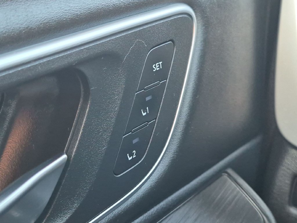 Used 2024 Nissan Rogue Platinum AWD/4WD image 36