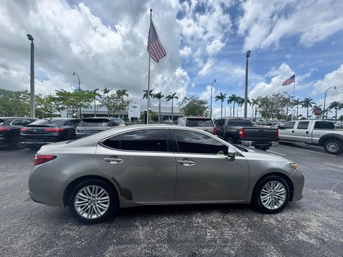 Used 2015 Lexus ES 350 w/ Luxury Package FWD image 9