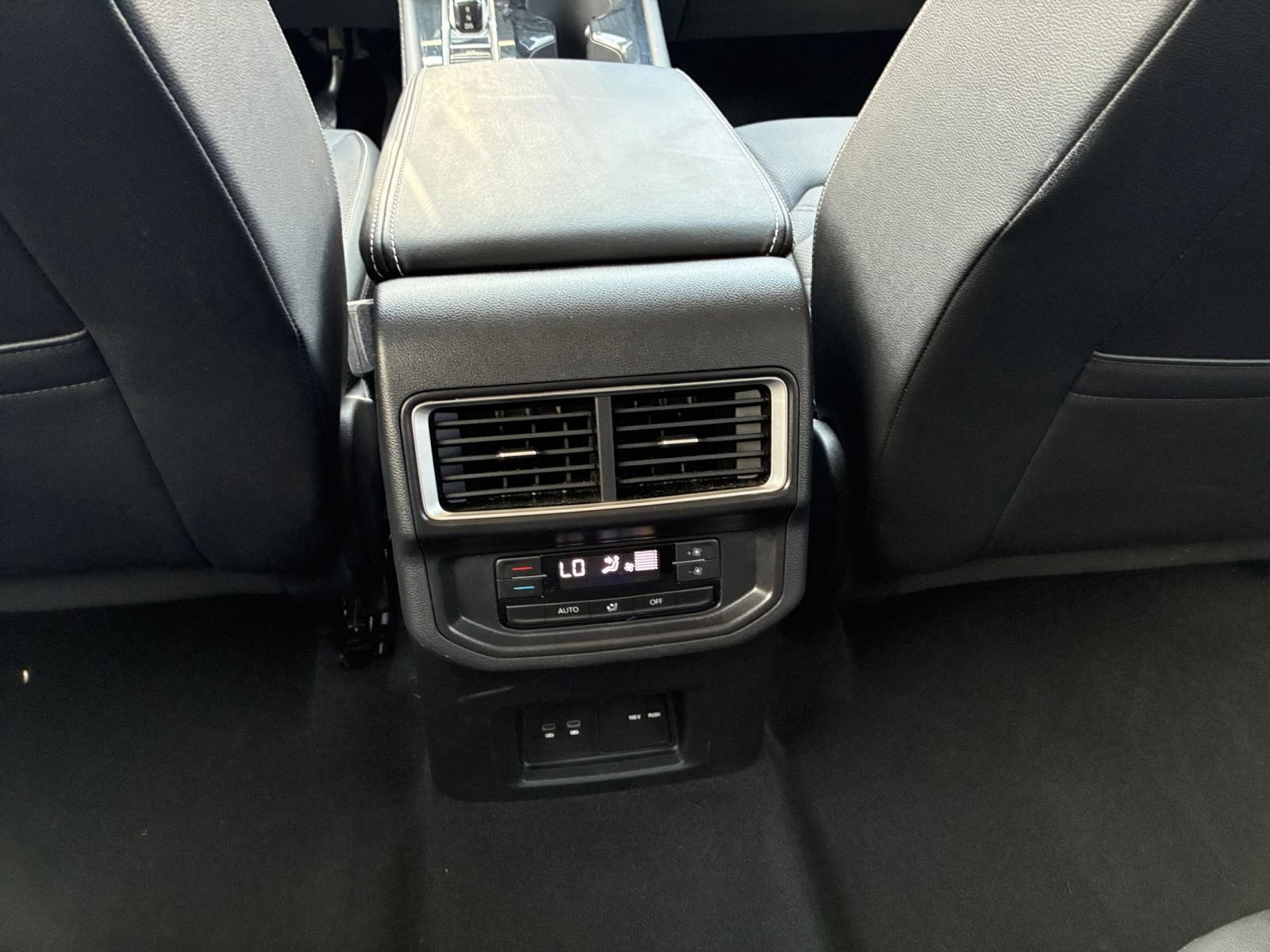 Used 2026 Volkswagen Atlas SE AWD/4WD image 24