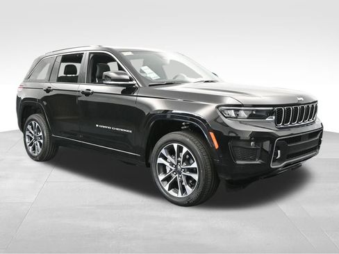 Used 2024 Jeep Grand Cherokee Overland w/ Luxury Tech Group IV image 8