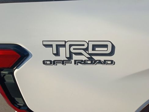 Used 2024 Toyota Tacoma TRD Off-Road image 10