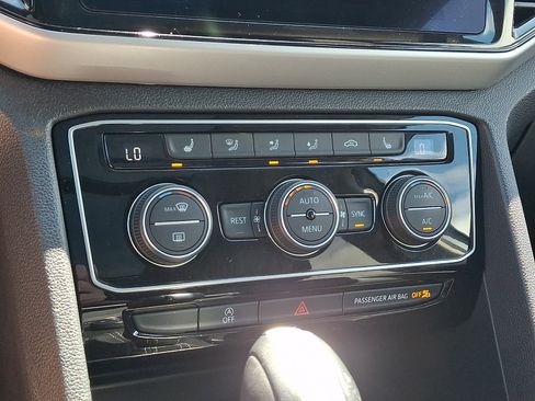 Certified 2022 Volkswagen Atlas SE w/ Panoramic Sunroof Package AWD/4WD image 17