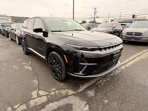 Used 2025 Jeep Wagoneer S Launch Edition image 7