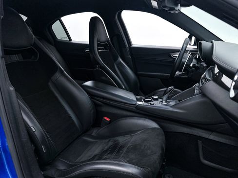 Used 2018 Alfa Romeo Giulia Quadrifoglio w/ Driver Assist Dynamic Package image 35