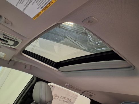 New 2026 Toyota Sienna XLE image 12