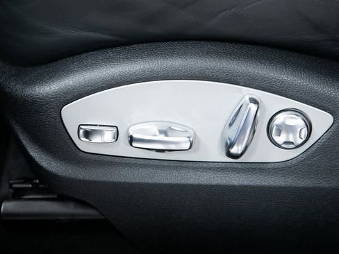 Certified 2022 Porsche Macan image 17