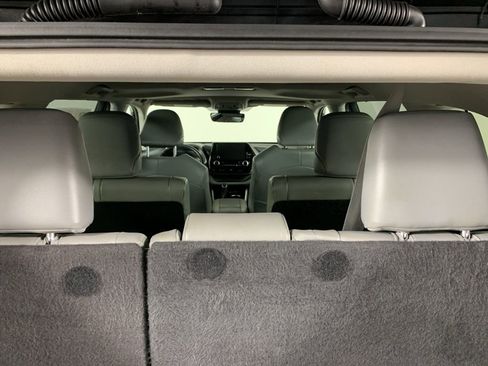 Used 2023 Toyota Highlander XLE AWD/4WD image 14