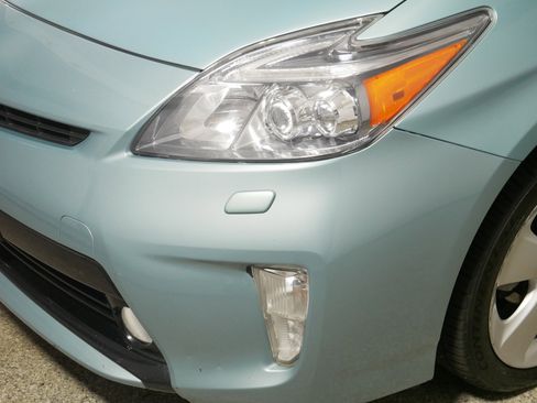 Used 2015 Toyota Prius Five image 16