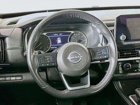 Used 2024 Nissan Pathfinder SV image 17