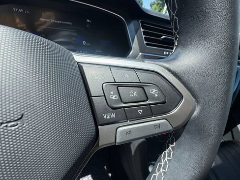 Used 2023 Volkswagen Tiguan SE AWD/4WD image 19