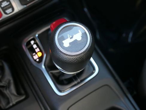 Used 2024 Jeep Wrangler Unlimited Rubicon image 19