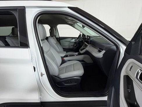 New 2026 Ford Explorer Active w/ Active Comfort Package image 5