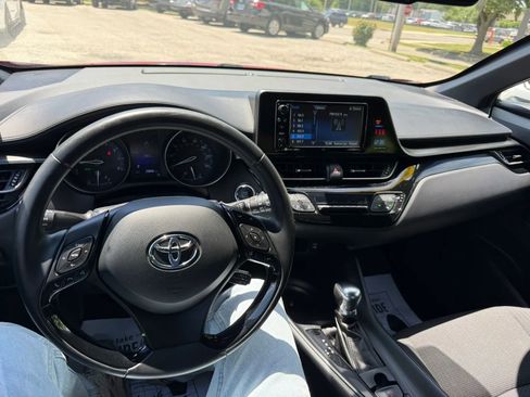 Used 2018 Toyota C-HR XLE FWD image 21
