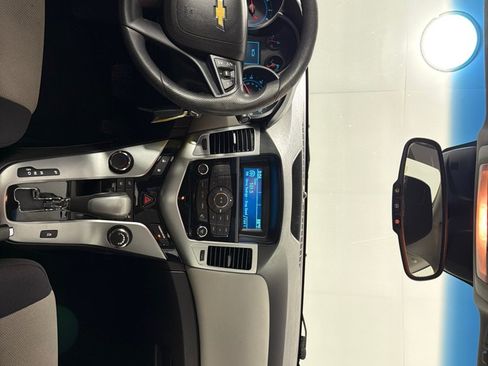 Used 2013 Chevrolet Cruze LS FWD image 22