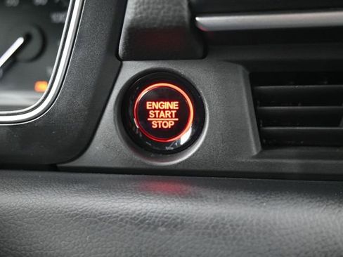 Certified 2025 Honda Pilot Touring image 10