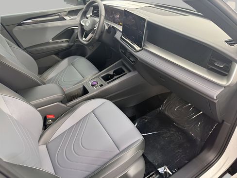 New 2026 Volkswagen Tiguan SE R-Line AWD/4WD image 10
