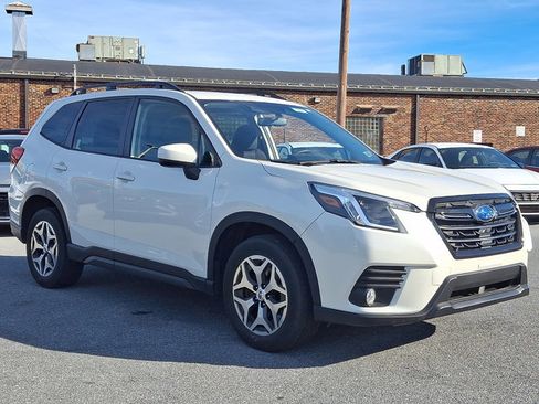 Used 2023 Subaru Forester Premium image 3
