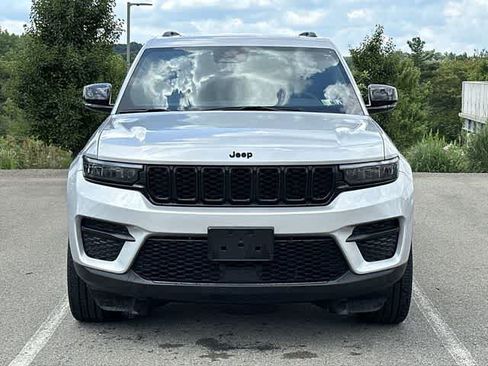 Used 2023 Jeep Grand Cherokee Altitude AWD/4WD image 22