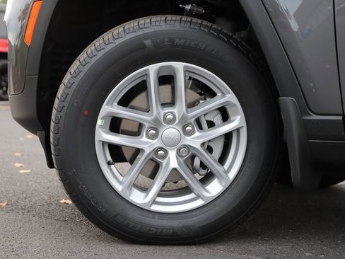 New 2025 Jeep Grand Cherokee 4WD image 2