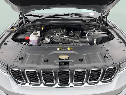 Used 2025 Jeep Grand Cherokee Laredo X RWD image 26