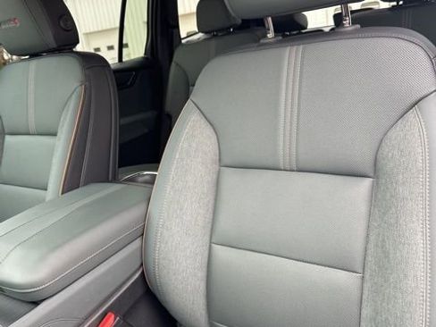 Used 2025 GMC Acadia AT4 w/ Super Cruise Package image 36