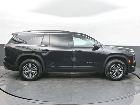 Used 2025 Chevrolet Traverse LT FWD image 10
