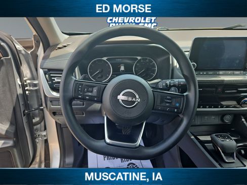 Used 2022 Nissan Rogue SV AWD/4WD image 14