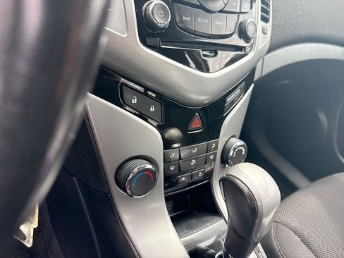 Certified 2013 Chevrolet Cruze LT FWD image 17