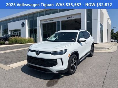 New 2025 Volkswagen Tiguan SE