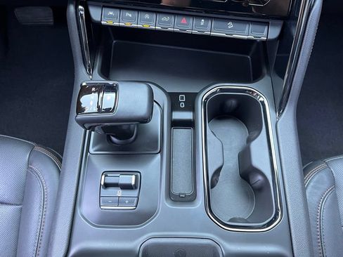 Used 2024 GMC Sierra 1500 AT4 w/ Technology Package AWD/4WD image 41