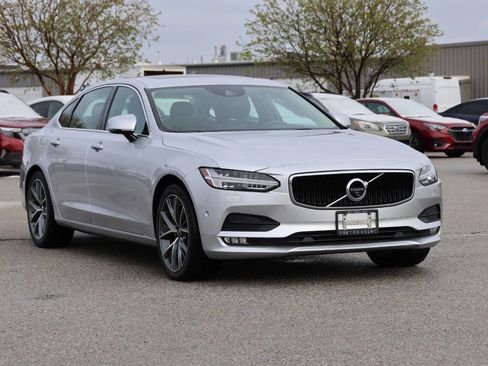 Used 2018 Volvo S90 T5 Momentum w/ Convenience Package image 4