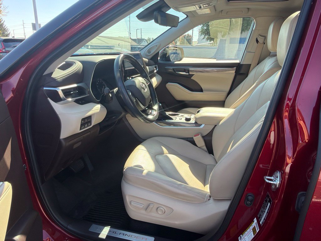 Used 2021 Toyota Highlander Limited AWD/4WD image 17