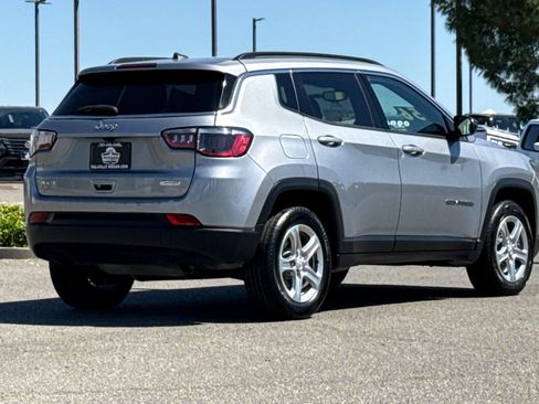 Used 2024 Jeep Compass Latitude AWD/4WD image 5