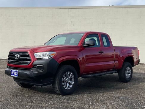 Used 2016 Toyota Tacoma SR5 image 2