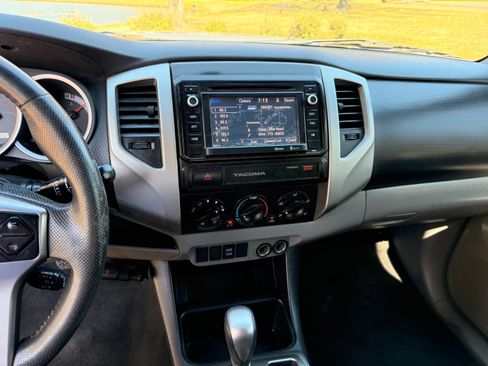 Used 2015 Toyota Tacoma PreRunner w/ SR5 Package image 12