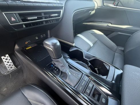 Used 2025 Toyota Camry SE FWD image 14