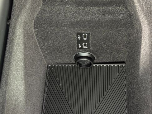 Used 2024 BMW i7 eDrive50 w/ M Sport Package image 35