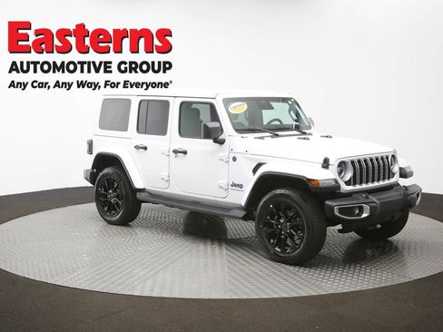Used 2025 Jeep Wrangler Unlimited Sahara AWD/4WD image 48